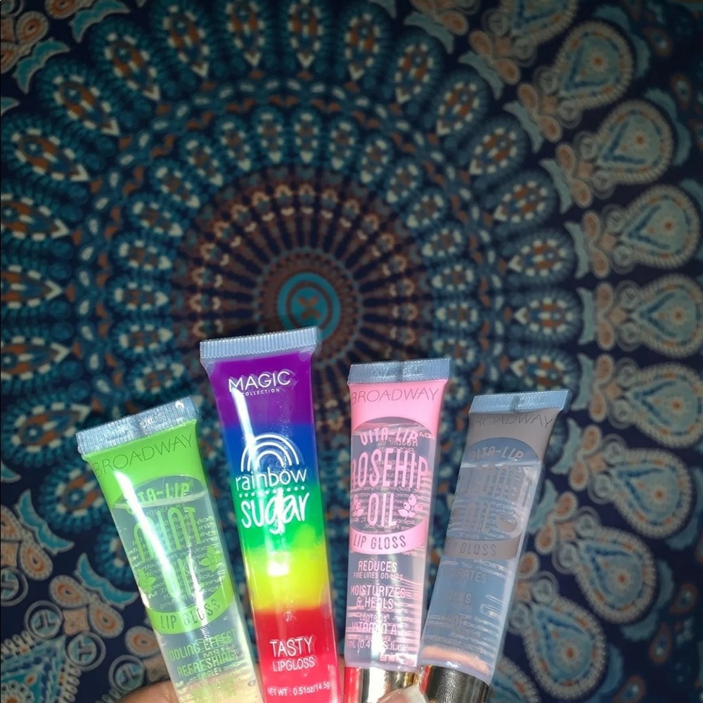 2 lipglosses :) 2 for 8